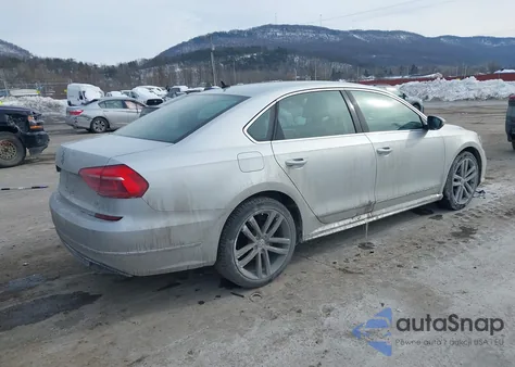 2016 Volkswagen Passat 1.8T R-Line z USA, uszkodzony, nr VIN 1VWAT7A30GC061108